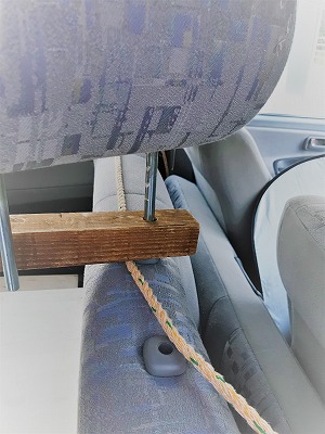 フットレストで角材を固定する