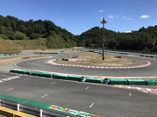 2階から見たサーキット全体