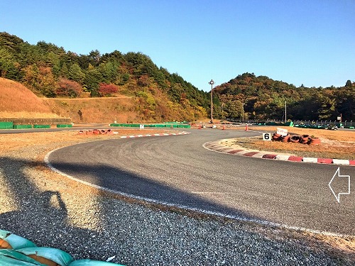 ６コーナークリッピングポイントの手前から