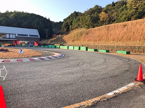 ７コーナーのクリッピングポイント付近
