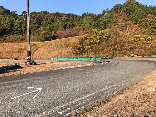 １コーナー手前