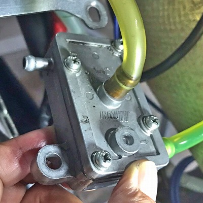 燃料ポンプの裏側