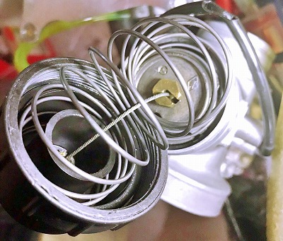 スプリングが見える