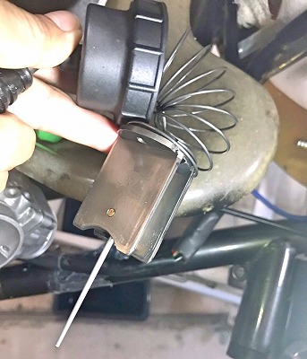 スロットルバルブも外れる