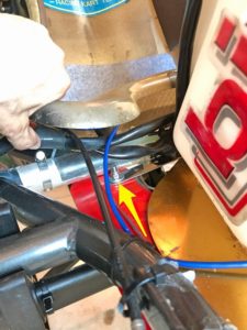 後部のプロテクター固定ボルト位置