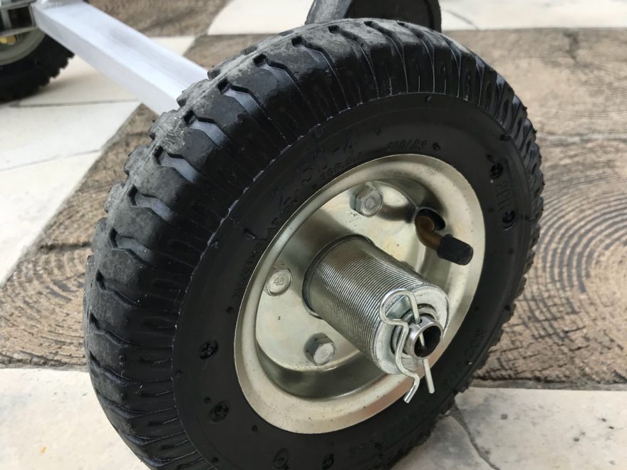 BIGタイヤをピンで固定