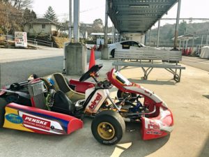 パドックとレーシングカート