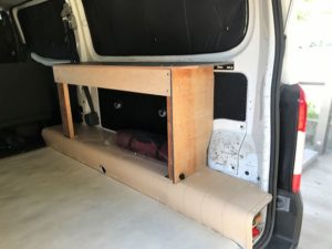 キャラバントランポの棚の右側