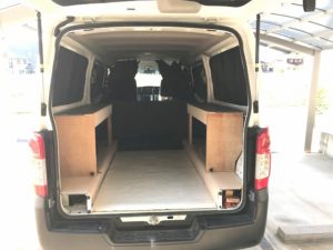 キャラバンのトランポの棚完成