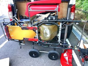 カートを横に立て転がす