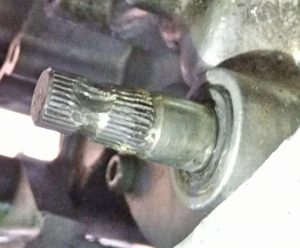 摩耗したYZ125シフトのスピンドル