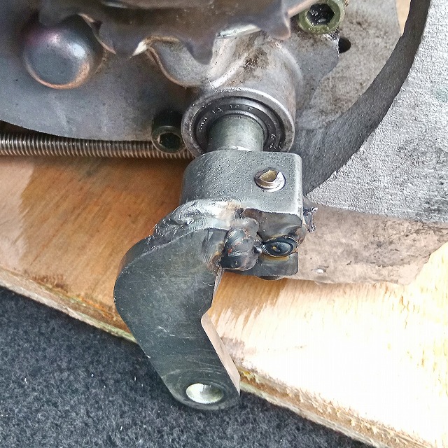 YZ125エンジンのシフトをスピンドルに溶接完了