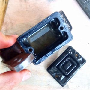 オイルタンクのパッキンを外す