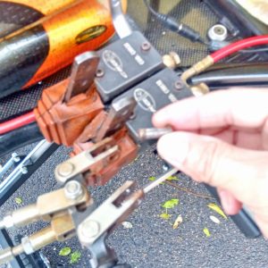 ブレーキのロックピンと割りピンを外す