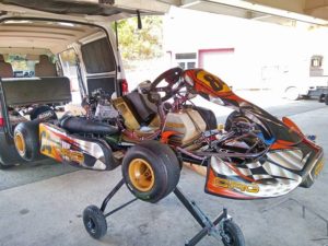 カートのフロントカウル右