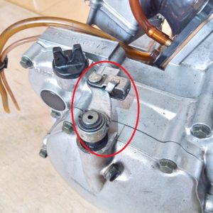 旧型クラッチレバーの位置