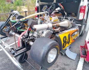 ミッションカートの後方