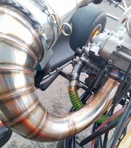 チャンバーの固定前方から