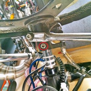 ステアリングボスの固定穴とボルト