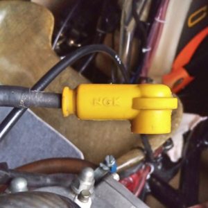 レーシングプラグのキャップ