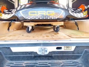 フロントはキャスター付台に乗せる