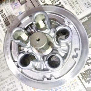 クラッチ本体カバーの裏側