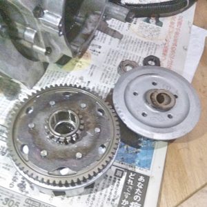 クラッチ本体の裏側