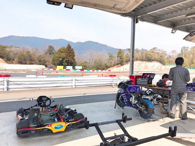 カートとバイクの昆走
