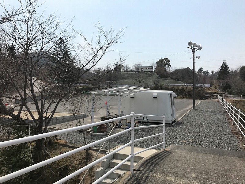 タマダの駐車場から展望台への入り口