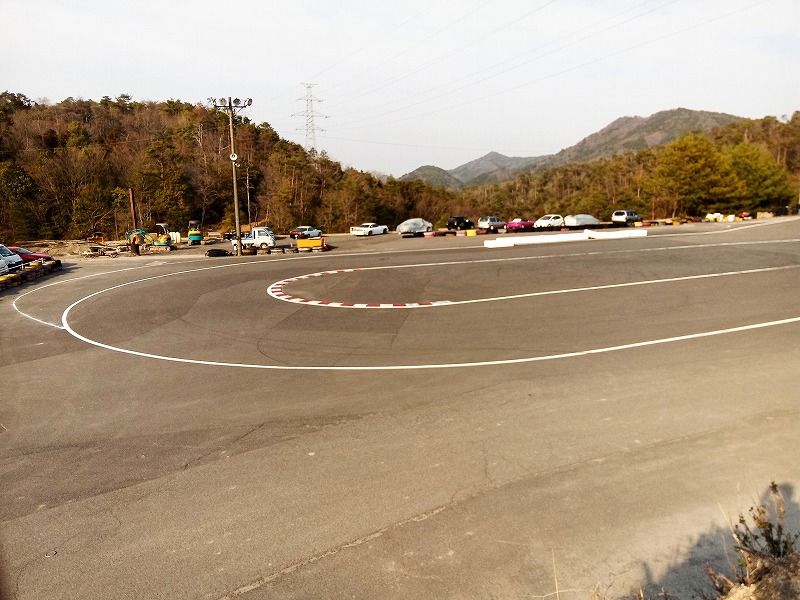 Rの大きなコーナー