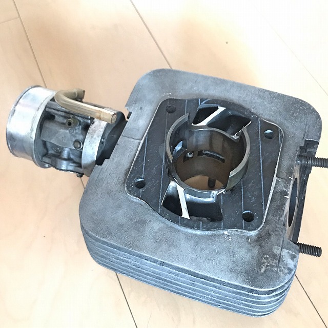 KT100のシリンダーの裏側