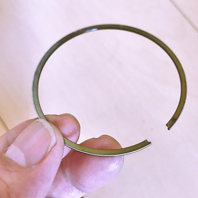 外したピストンリング