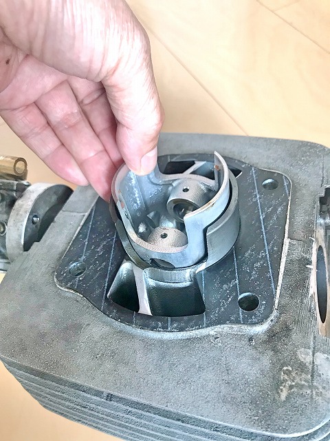 ピストンをシリンダーにセット