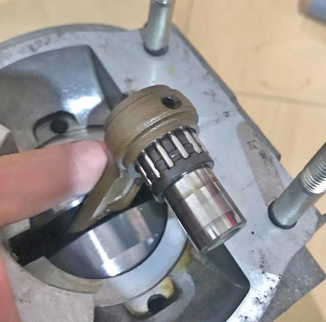 ベアリングをずらして抜く