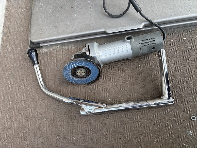 サンダーに研磨ディスクで対応